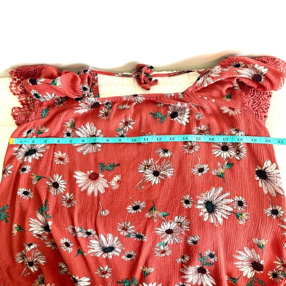 Maurices women’s Large Coral Floral Blouse with Crochet Sleeves and Tie Back - Picture 8 of 9
